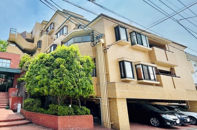 ダイアパレス本山の外観