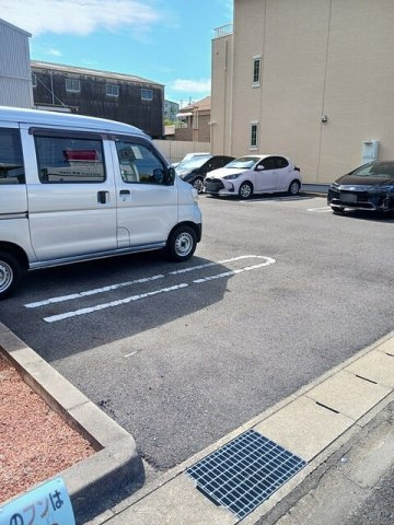 アンジュ・メゾンの駐車場