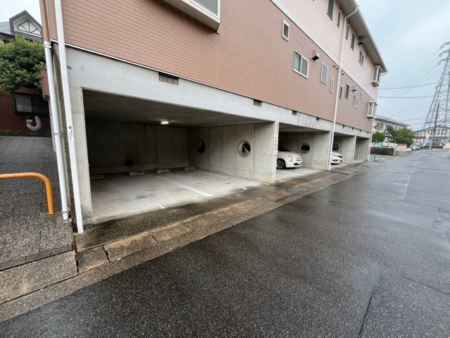 タウンサンロイヤルCの駐車場