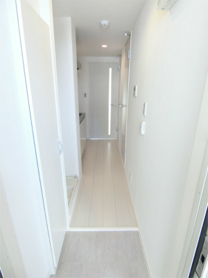 リブリ・社台の玄関