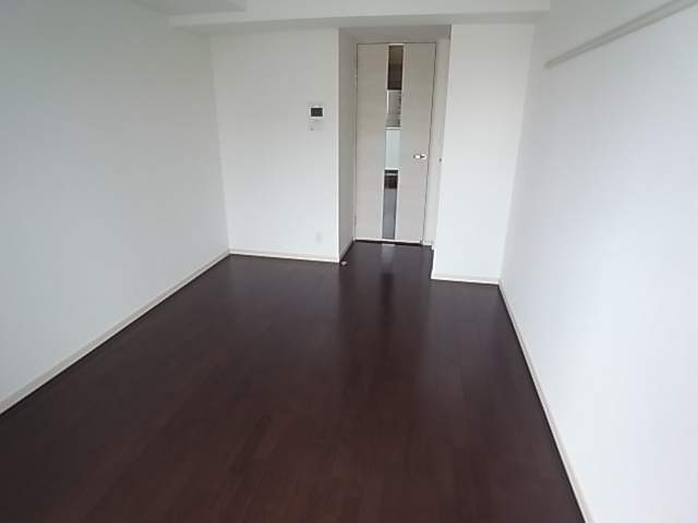 アドバンス神戸プリンスパークの居間・リビング|広々とした洋室です