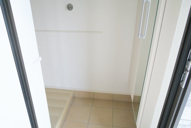 リガーレ　シダミの玄関