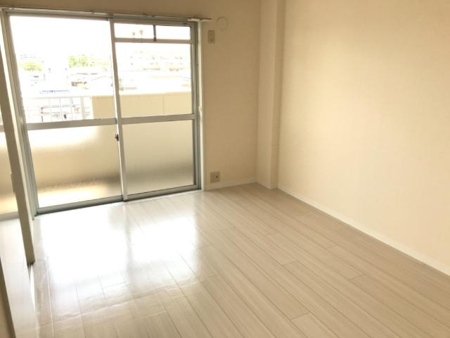 レジデンス鶴里の内装|室内