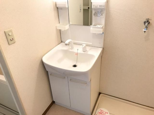 レジデンス鶴里の洗面所|洗髪洗面化粧台