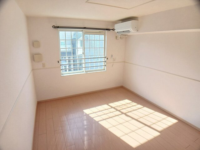 リバーベルＢの居間・リビング