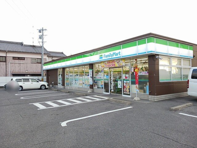 リヴェールｍａｋｉⅡの周辺|ファミリーマートまで135m