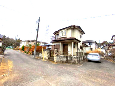 【前面道路含む現地写真】 | 【駐車場有・角地】稲敷市小羽賀　4LDK