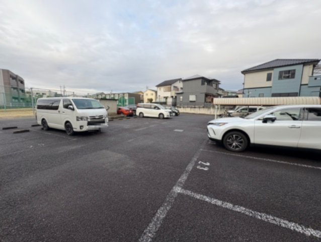 Casa ELEVATO (カーサエレベート)の駐車場