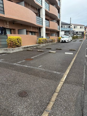 Casa ELEVATO (カーサエレベート)の駐車場