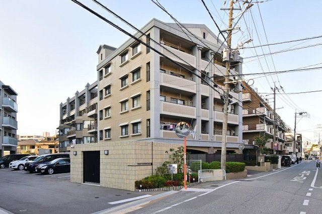 【外観】 | ロワールマンション・グレイス井尻 | 西鉄とJRの2沿線で各方面への移動が便利な好立地です。ペットOKなのでお探しの方におススメです