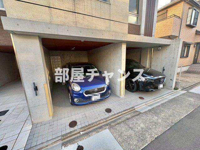 LUORE城西の駐車場
