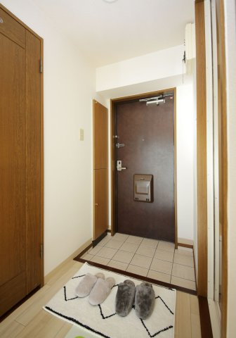 サワータウン白山の玄関