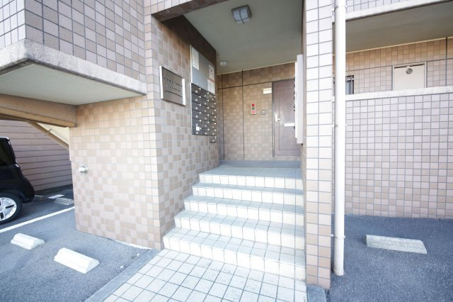 サワータウン白山のエントランス