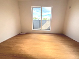 【洋室】 | 廿日市市住吉（廿日市駅）全3区画　NO3【外構込み】 | 2階　3部屋　バルコニー×2　収納付きでお部屋がスッキリ広く使えます。　