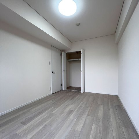 【洋室】 | サングレート井尻駅前 | 6.3帖の洋室。各部屋クローゼット完備しているので居住スペースをスッキリと使えます
