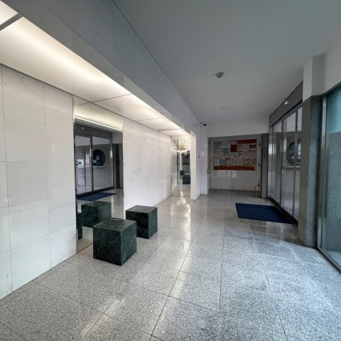 【ロビー】 | サングレート井尻駅前 | エントランスホールはホテルライクな高級感のある雰囲気を醸し出し、お住まいの方を心地よくお迎えします