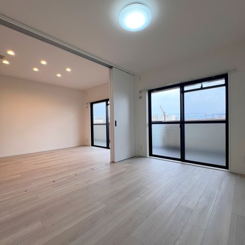 【洋室】 | サングレート井尻駅前 | 6.1帖の洋室はリビングとは引き戸でフラットにつながっており、開け放して広く使うこともできます