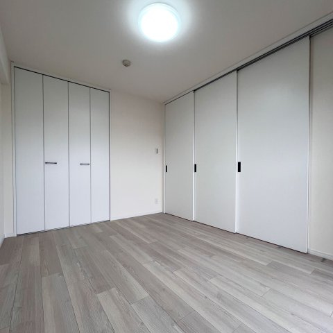 【洋室】 | サングレート井尻駅前 | 引き戸を閉めればしっかりとしたプライベート空間になります
