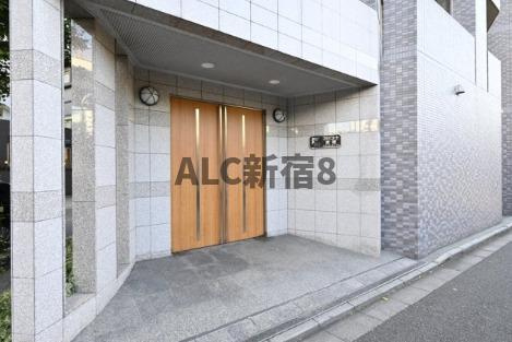 スカイコート原宿のエントランス