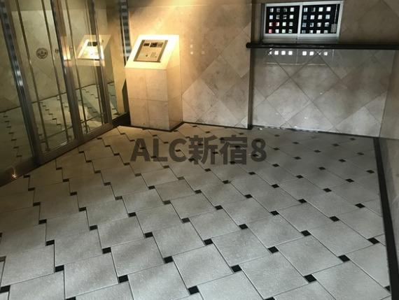 スカイコート原宿のエントランス