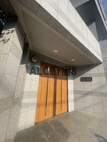 スカイコート原宿のエントランス