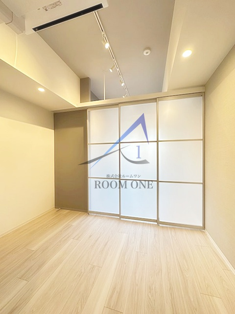 ZOOM神田の居間・リビング|洋室のお部屋です。