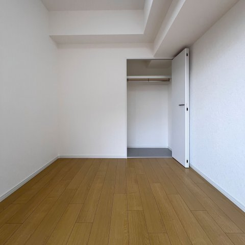 【洋室】 | ソピア大濠西 | 4.5帖の洋室。各部屋クローゼット完備しているので居住スペースをスッキリと使えます