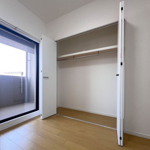 【収納】 | ソピア大濠西 | 6帖の広々とした洋室は収納スペースがたっぷり！どんなお洒落さんでも安心の大容量収納が自慢です