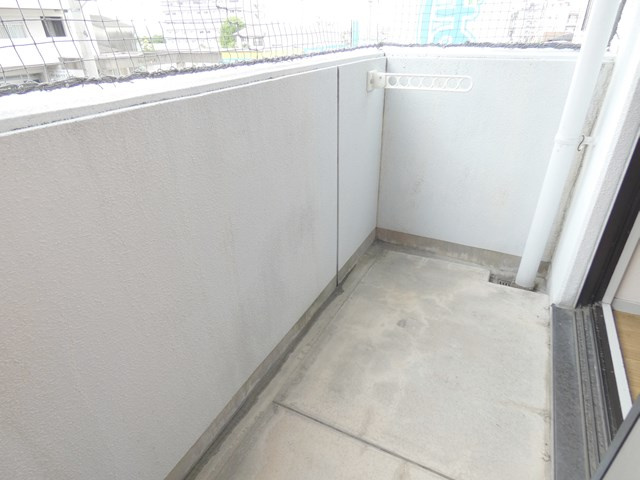 ハオス.ベハーゲンのバルコニー|★外からの目が気にならないバルコニーで洗濯物が干せます