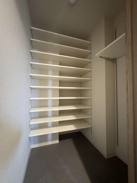 LUXE　SHOEI　NEYAGAWA　MIDORIMACHIの収納