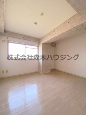 【洋室】 | 　グリーンアイル | 明るい洋室です