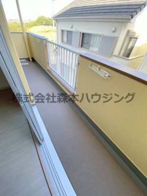 【バルコニー】 | 　グリーンアイル | お洗濯にも便利なバルコニー付き
