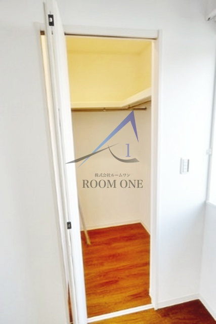 スカイビュー鷺沼の収納|ウォークインクローゼットです。