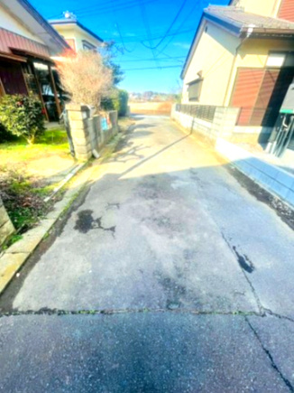 土浦市西根南中古戸建、周辺施設豊富♪の前面道路含む現地写真