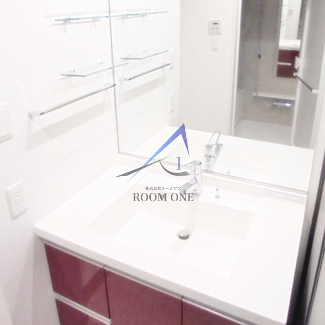 ＲＡＬＬＹ´Ｓ（ラリーズ）の洗面所|独立洗面台です。