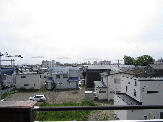 クレステージ若竹の駐車場
