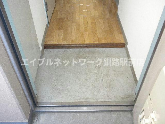 クレステージ若竹の玄関
