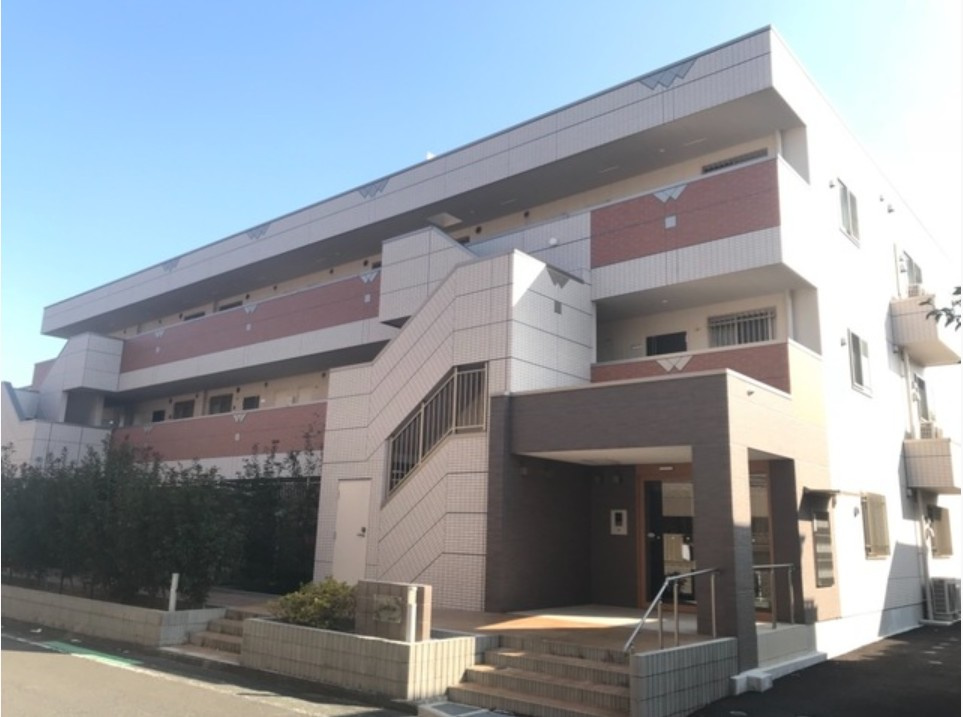 稲城市百村の賃貸マンションの外観