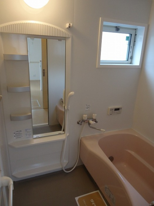 ドルフ東久万Ⅱの浴室|バス・トイレ別