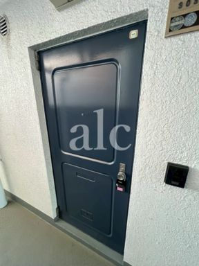 新宿区西新宿４丁目の賃貸マンションの玄関