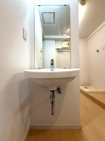 新宿区西新宿４丁目の賃貸マンションの洗面所
