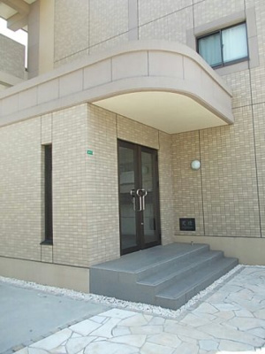 【エントランス】 | アルカンシェル | 落ち着いたエントランスです