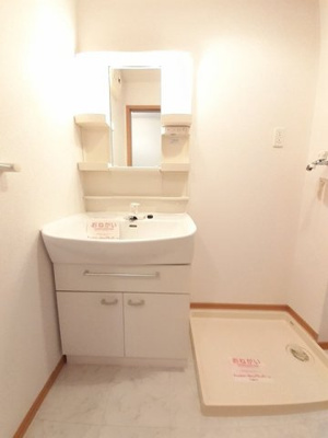 【洗面所】 | レジデンス手城 | 明るい洗面所です