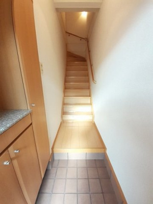 【玄関】 | セレーノＢ | 収納もある玄関です