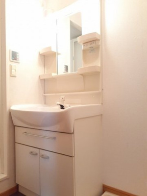 【洗面所】 | セナークル | 明るい洗面所です