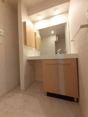 【洗面所】 | アクティフ浦上 | ゆったりとスペースのある洗面所