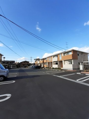 【駐車場】 | サンリット・スクエアＣ | 駐車場に車を止められます