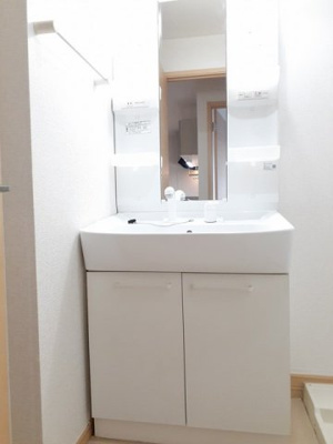【洗面所】 | サンリット・スクエアＣ | 広い洗面スペース