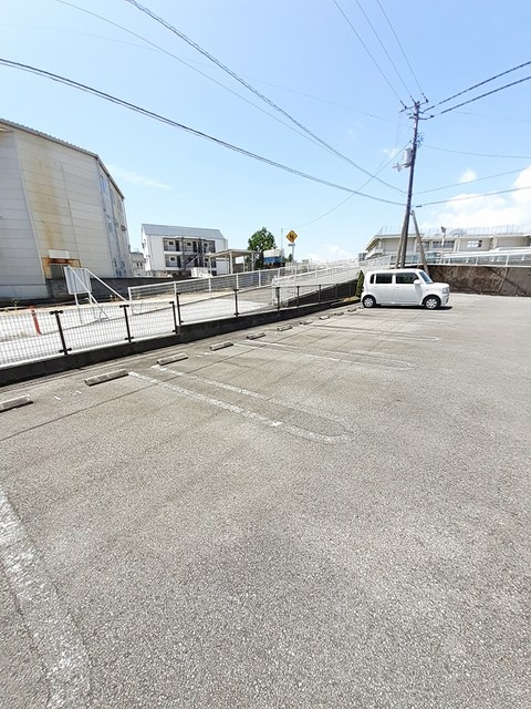 松岡ハイツⅡ　Ｃの駐車場|駐車場