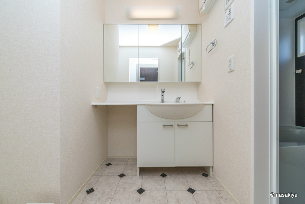 サン・シエルの洗面所|洗面・脱衣　シャンプードレッサー付き。